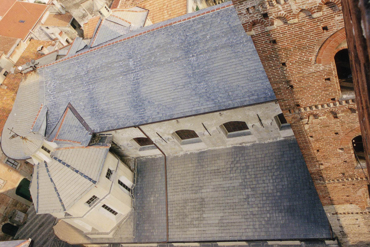 Copertura del tetto dopo il restauro.